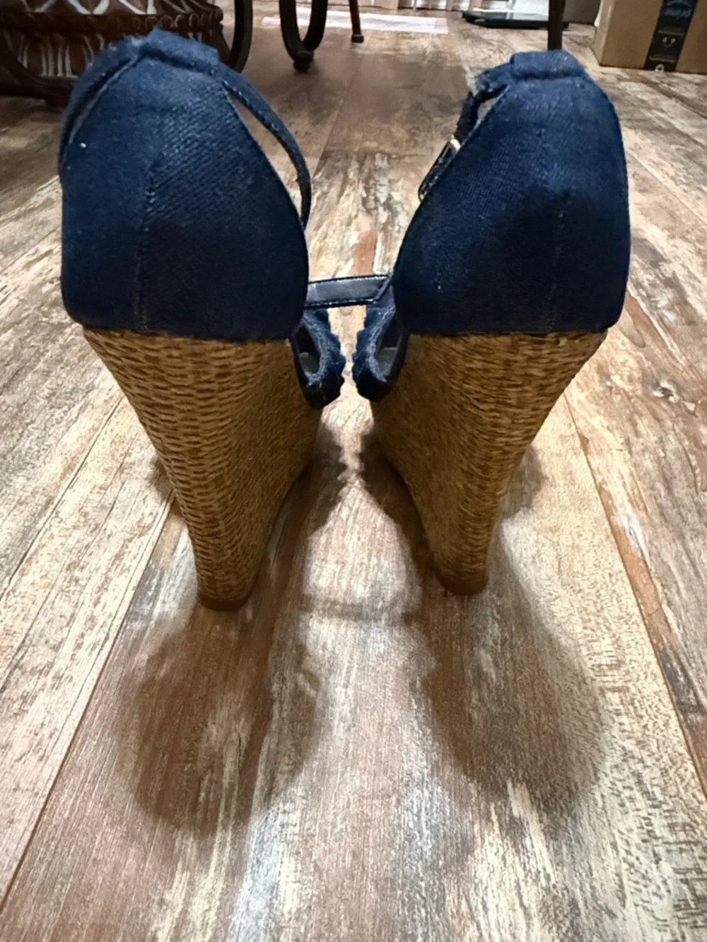Qupid Navy Ruffle Ankle-Strap Wedge Sandals size 6